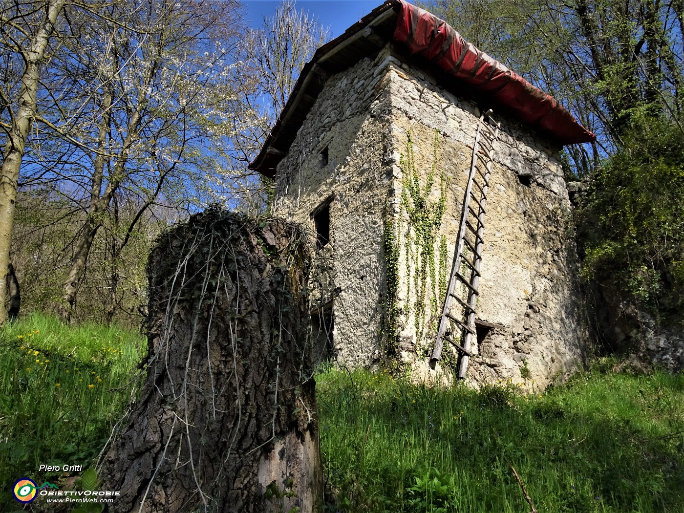 53 A questa stalletta usciamo dal sentierino ad agganciare il sent. 505B .JPG